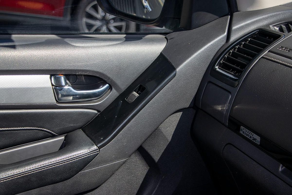 2018 Isuzu MU-X LS-T