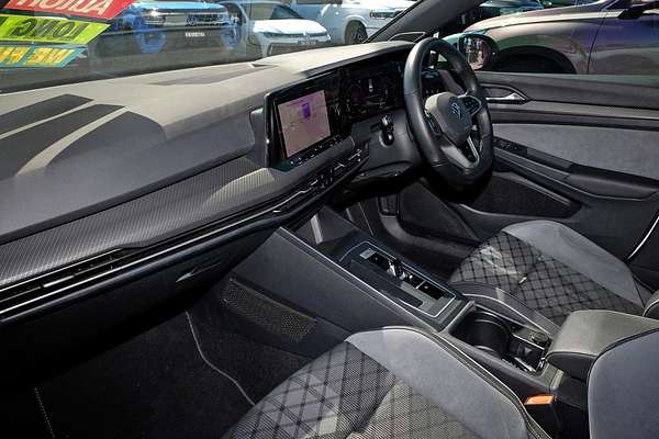 2022 Volkswagen Golf 110TSI R-Line 8