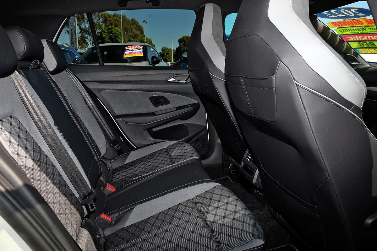 2022 Volkswagen Golf 110TSI R-Line 8