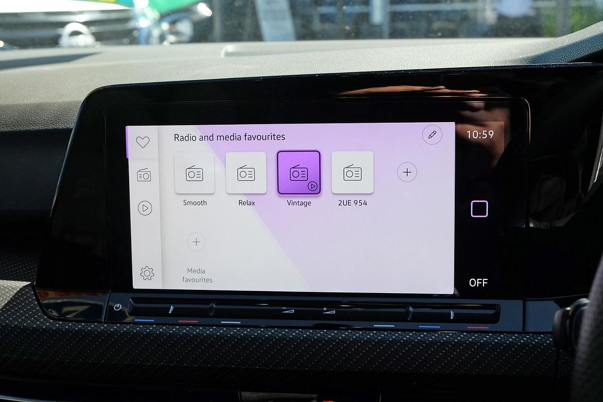 2022 Volkswagen Golf 110TSI R-Line 8