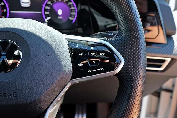 2022 Volkswagen Golf 110TSI R-Line 8