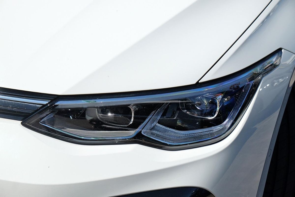 2022 Volkswagen Golf 110TSI R-Line 8