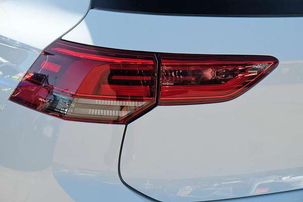 2022 Volkswagen Golf 110TSI R-Line 8