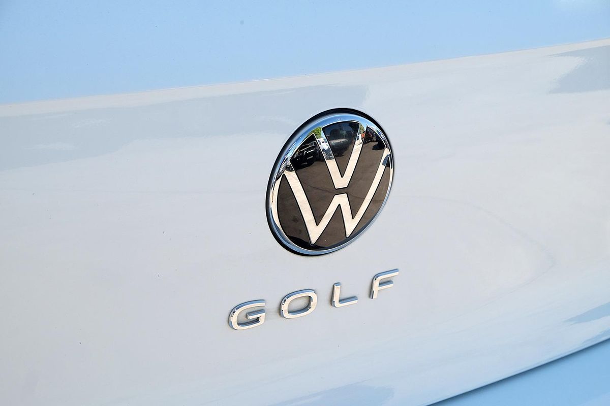2022 Volkswagen Golf 110TSI R-Line 8