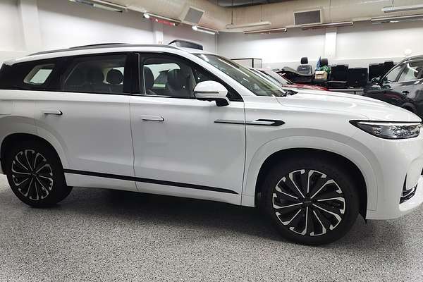 2025 Jaecoo J8 Track