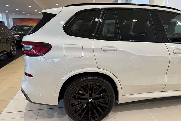 2023 BMW X5 M50i G05