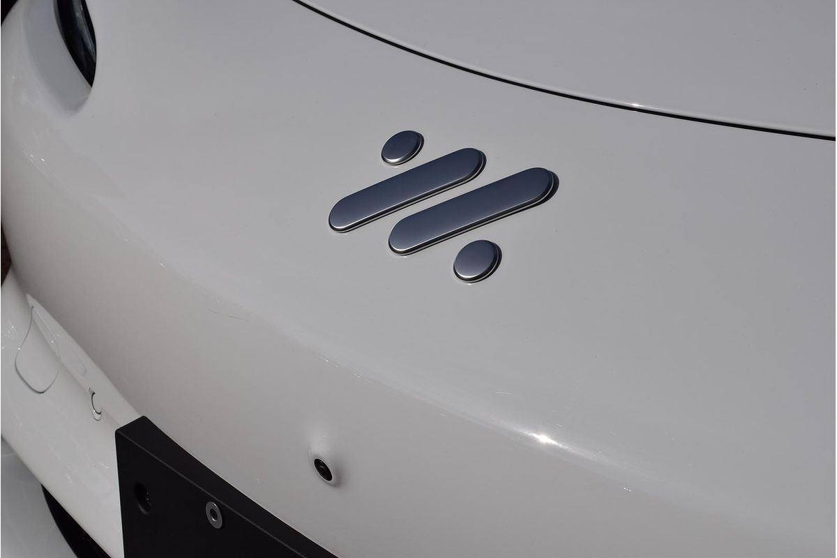 2025 MG IM6 Platinum S12L