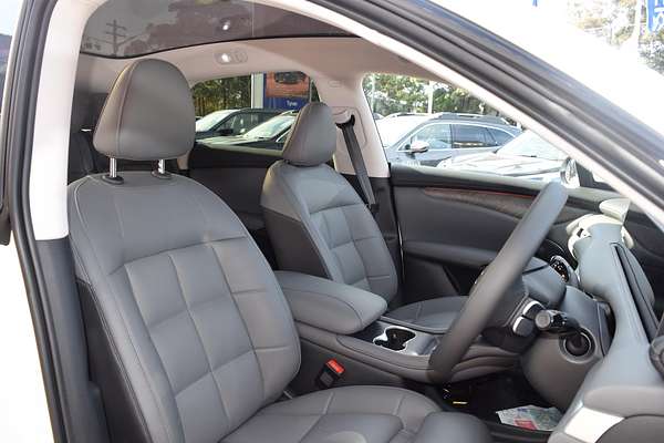 2025 MG IM6 Platinum S12L