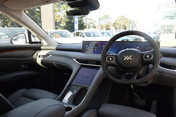 2025 MG IM6 Platinum S12L