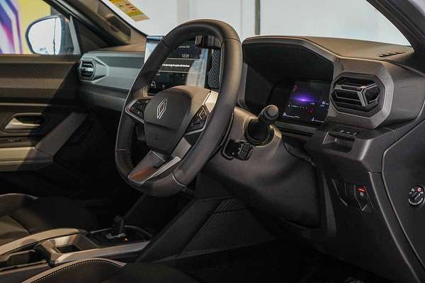 2025 Renault Duster Techno X1311