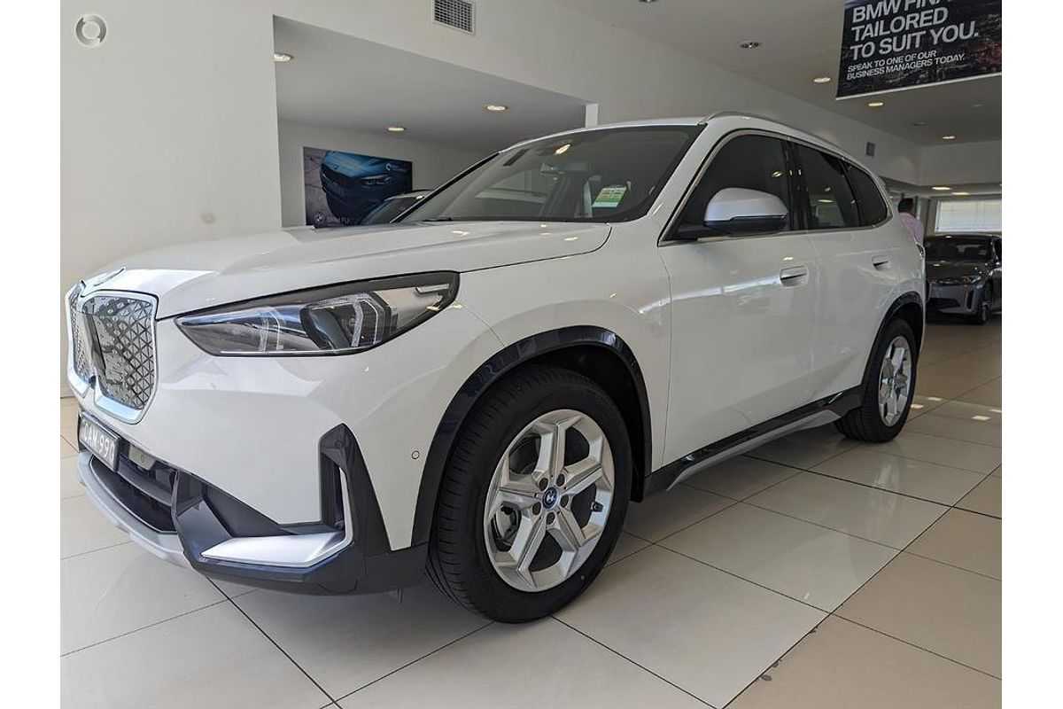 2023 BMW iX1 eDrive20 xLine U11