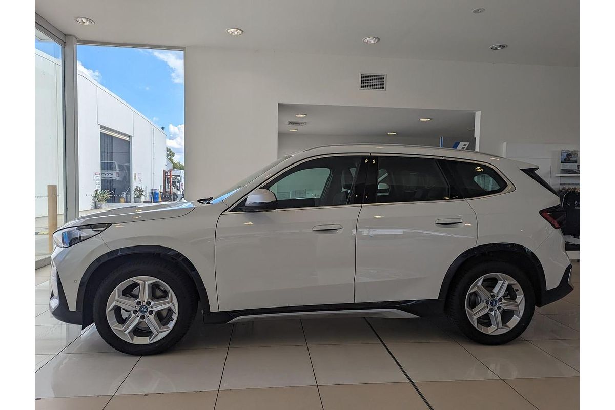 2023 BMW iX1 eDrive20 xLine U11