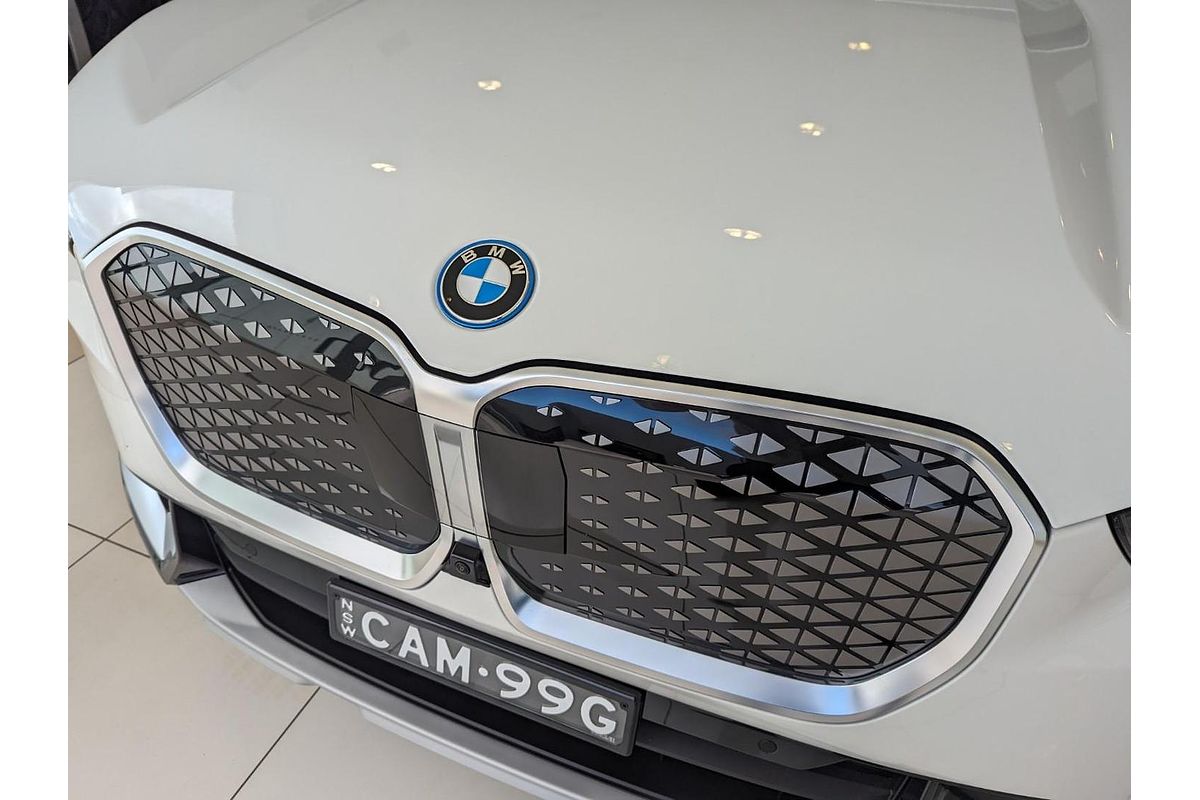 2023 BMW iX1 eDrive20 xLine U11