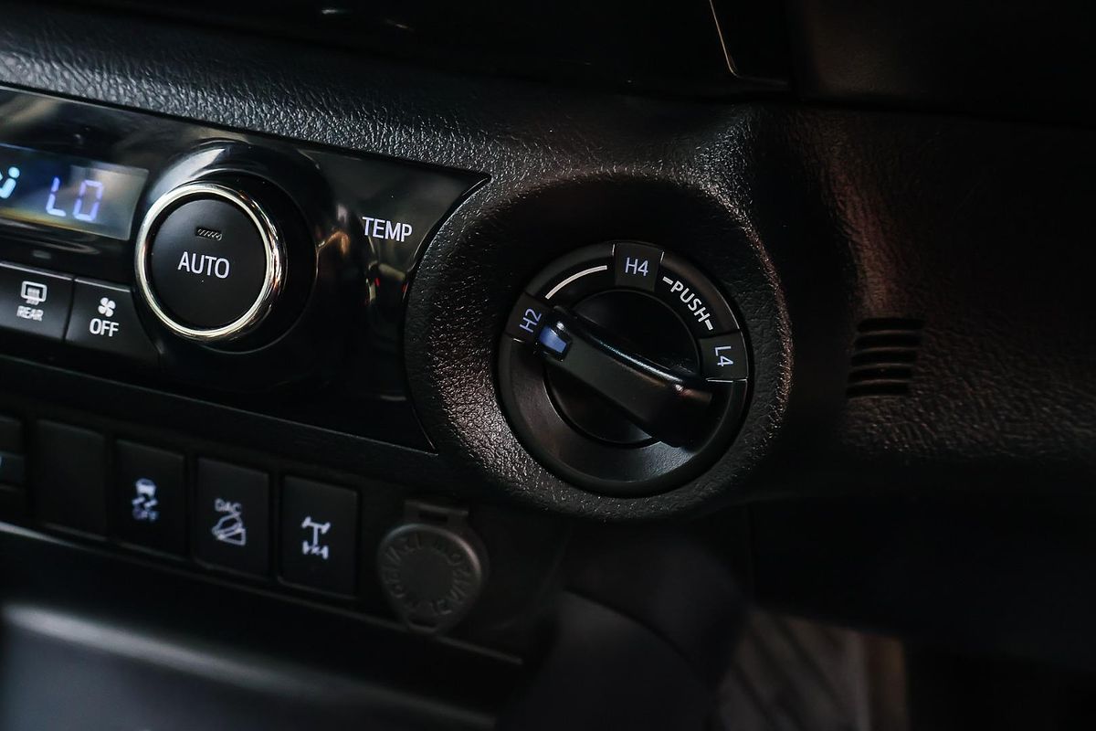 2020 Toyota Hilux Rugged X GUN126R 4X4