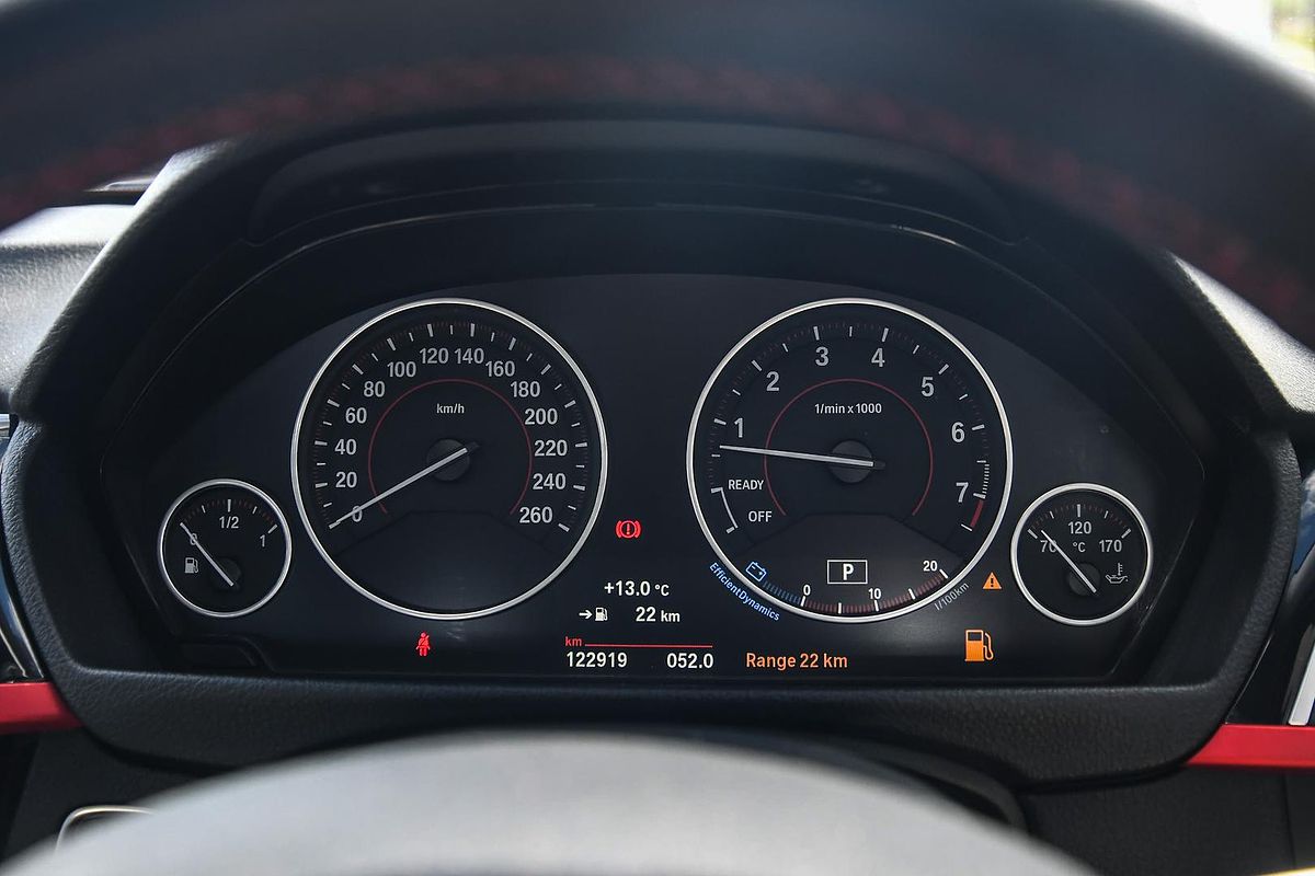 2015 BMW 3 Series 330i Sport Line F30 LCI