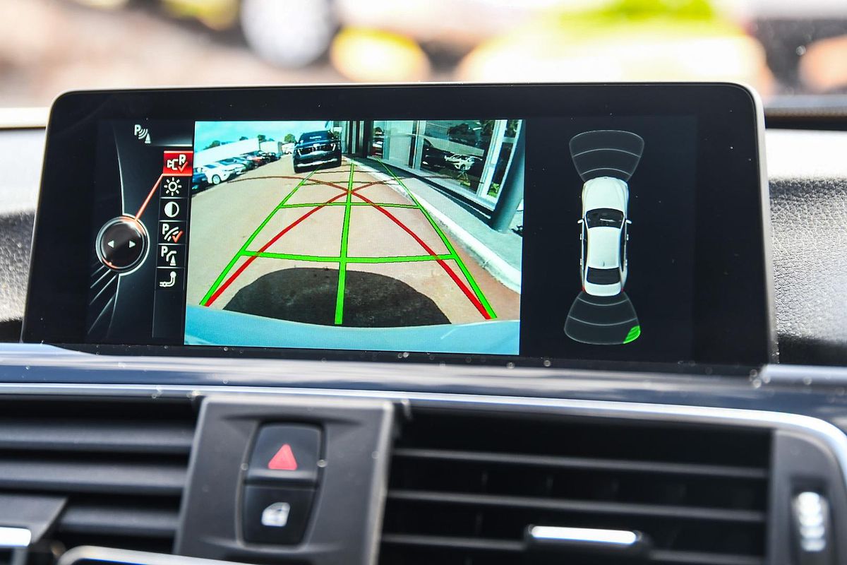 2015 BMW 3 Series 330i Sport Line F30 LCI