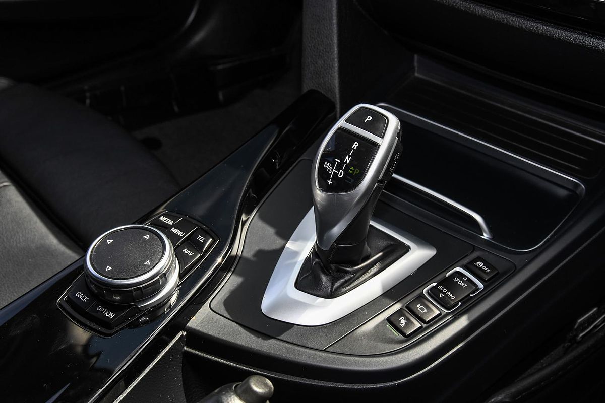 2015 BMW 3 Series 330i Sport Line F30 LCI
