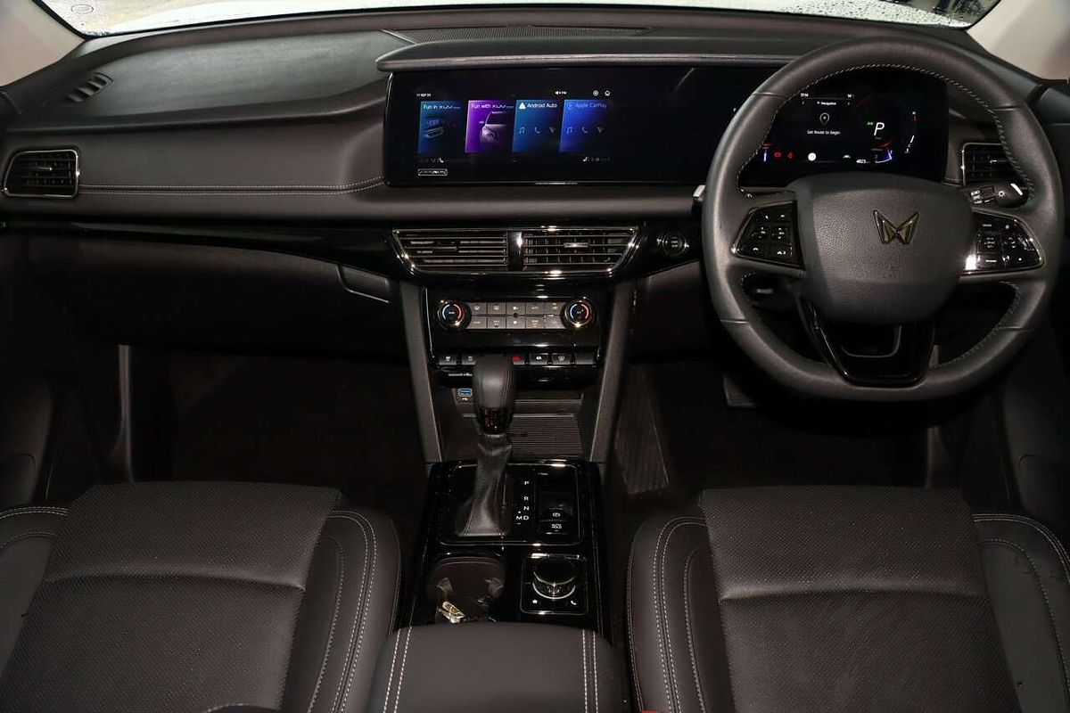 2025 Mahindra XUV700 AX7L