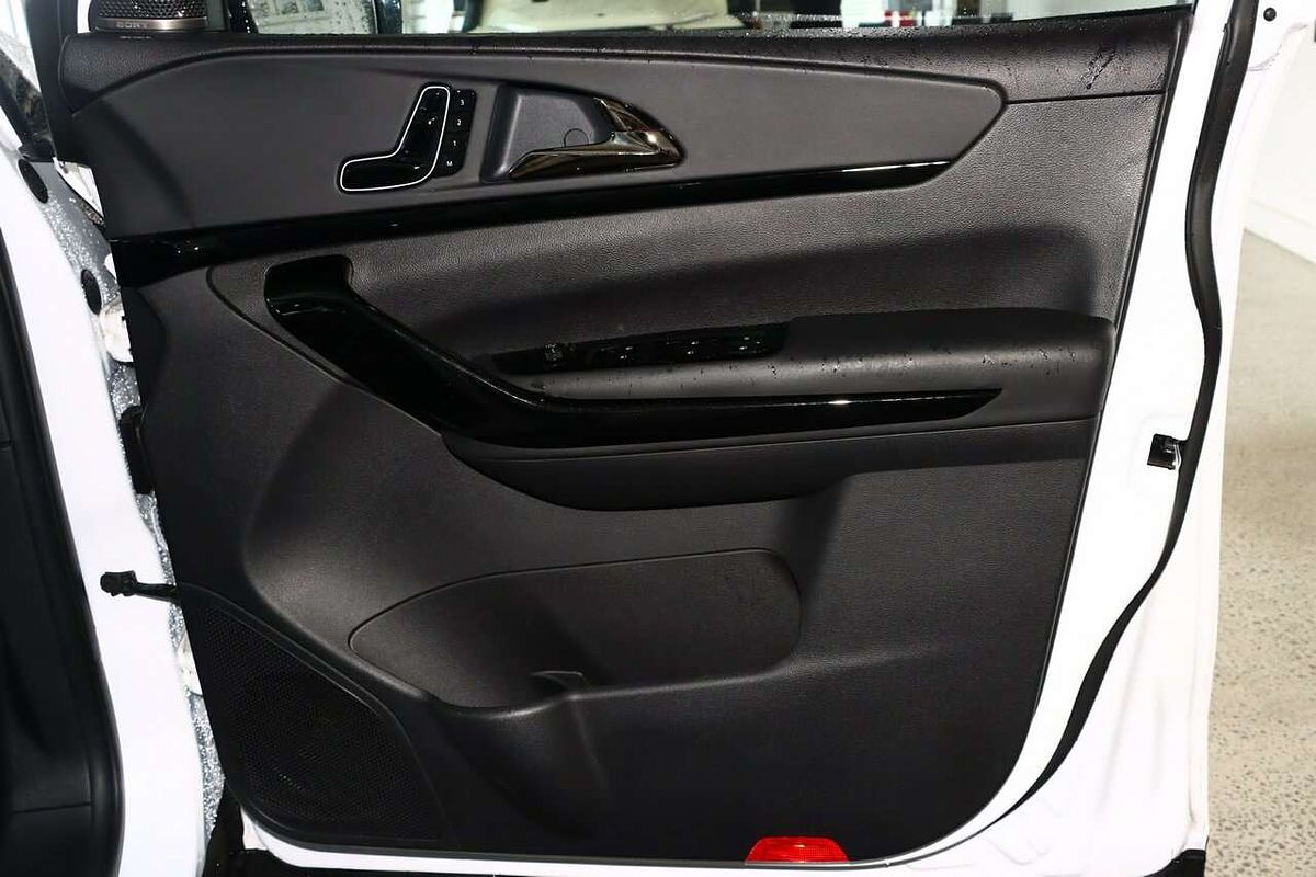 2025 Mahindra XUV700 AX7L