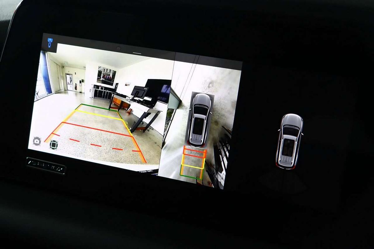 2025 Mahindra XUV700 AX7L