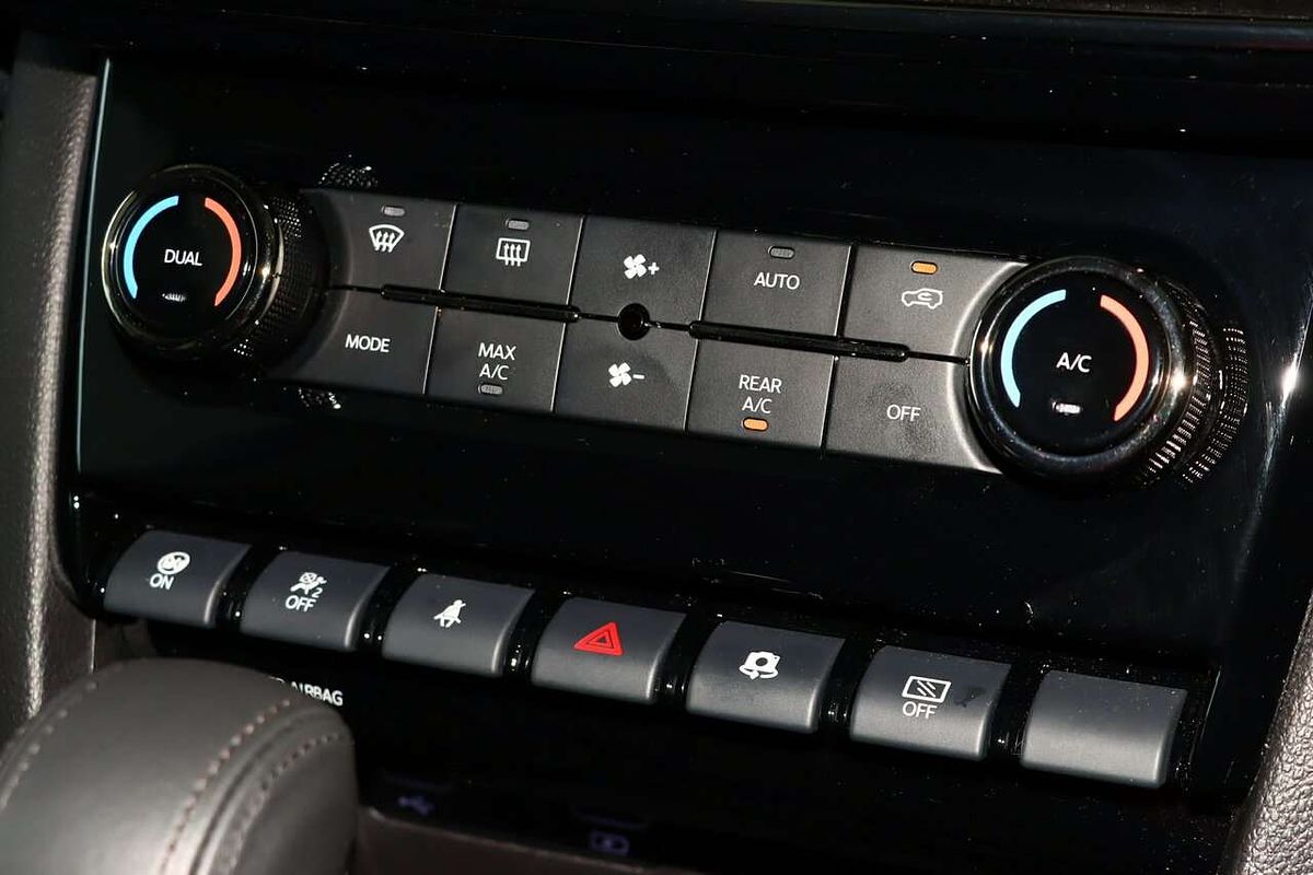 2025 Mahindra XUV700 AX7L