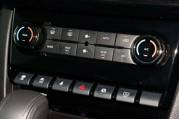 2025 Mahindra XUV700 AX7L