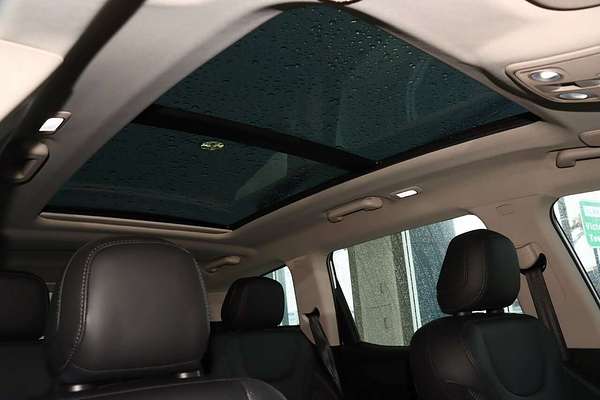 2025 Mahindra XUV700 AX7L