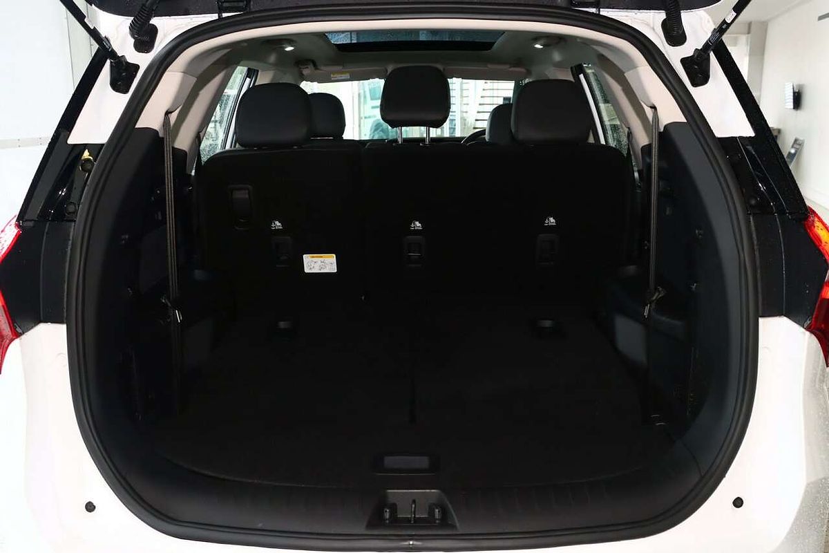 2025 Mahindra XUV700 AX7L