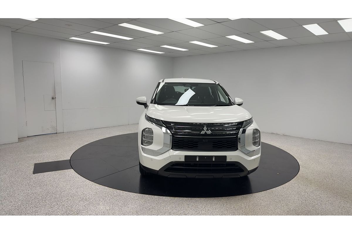 2023 Mitsubishi Outlander ES ZM