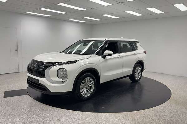 2023 Mitsubishi Outlander ES ZM
