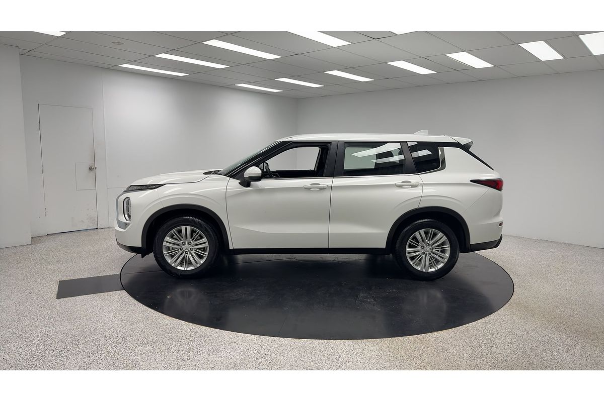 2023 Mitsubishi Outlander ES ZM