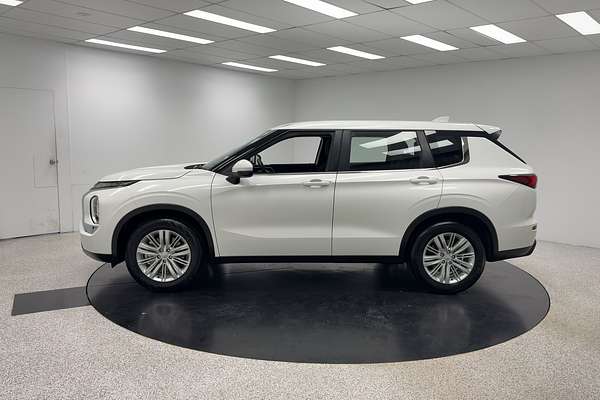 2023 Mitsubishi Outlander ES ZM
