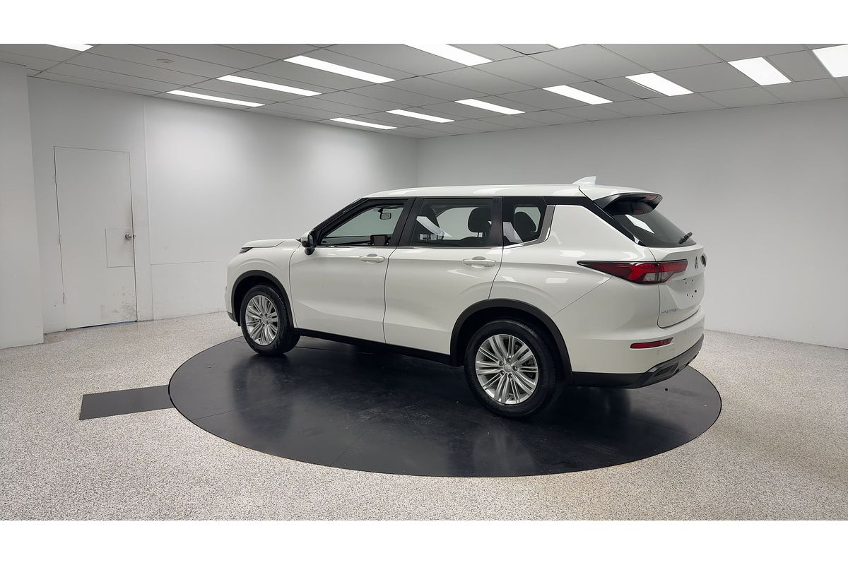 2023 Mitsubishi Outlander ES ZM