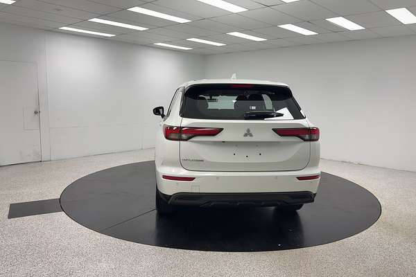 2023 Mitsubishi Outlander ES ZM