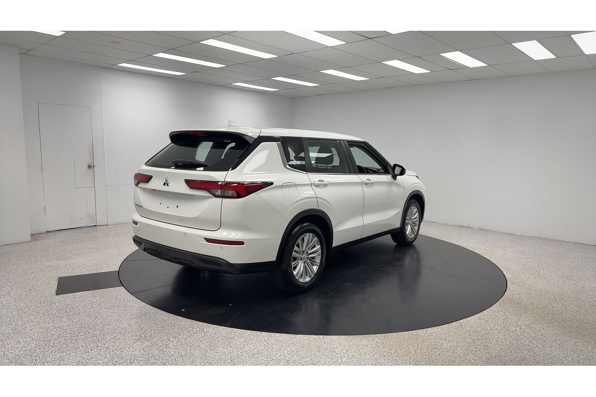 2023 Mitsubishi Outlander ES ZM