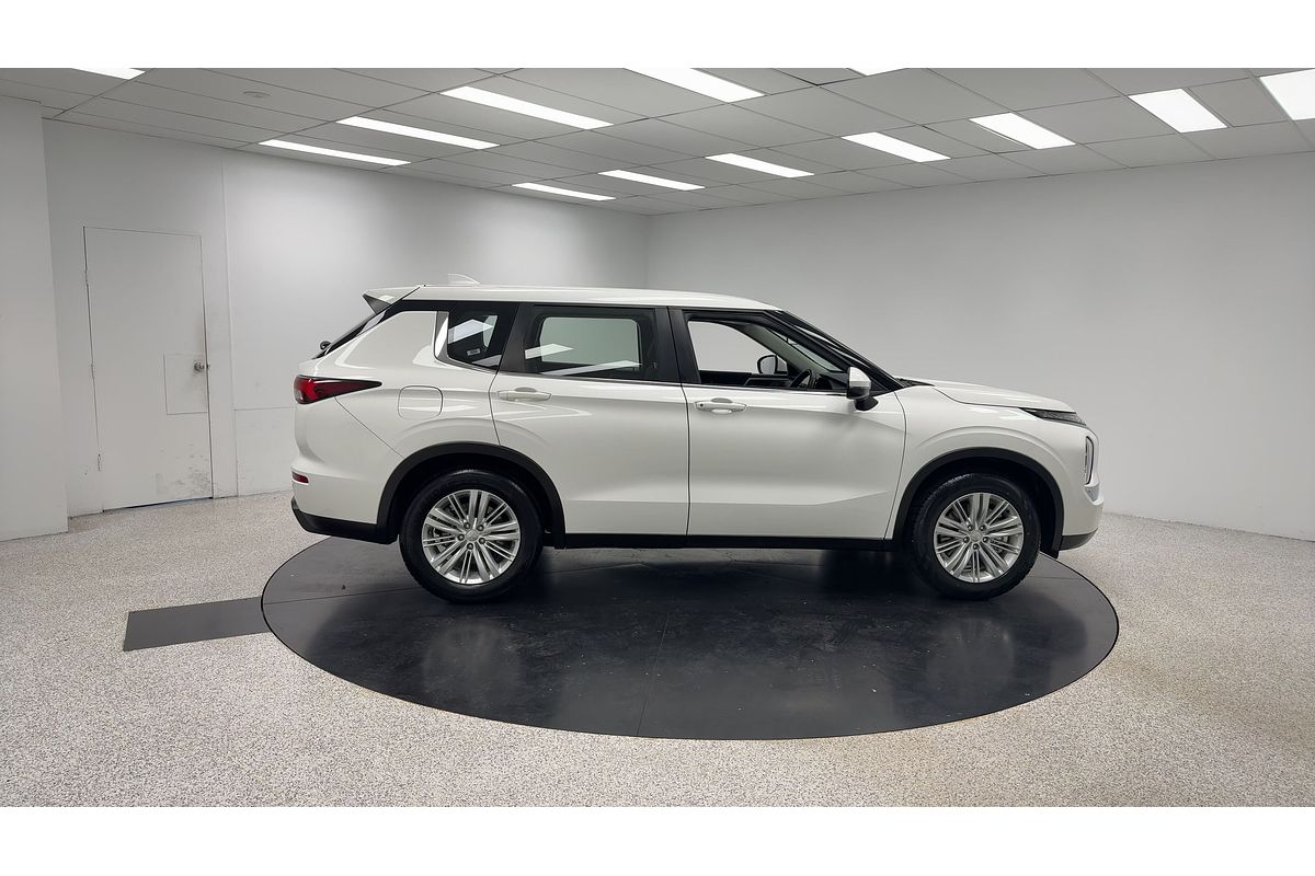 2023 Mitsubishi Outlander ES ZM