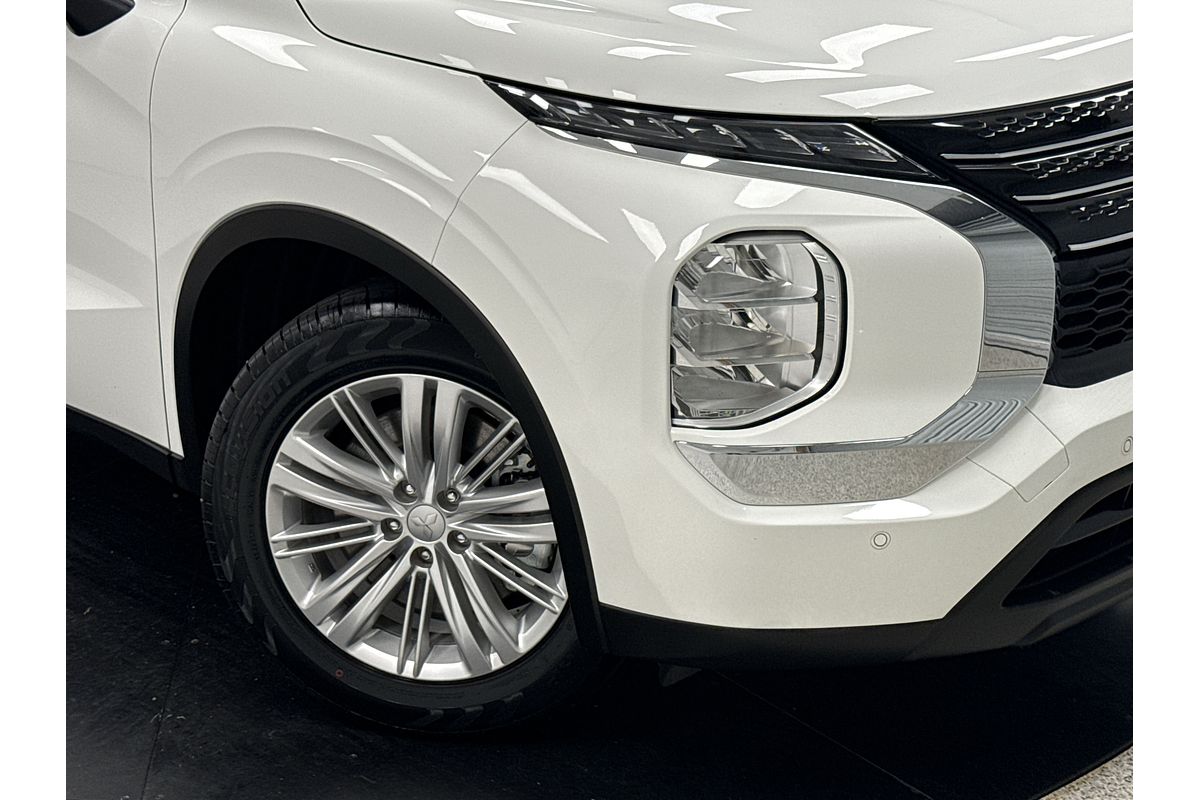 2023 Mitsubishi Outlander ES ZM