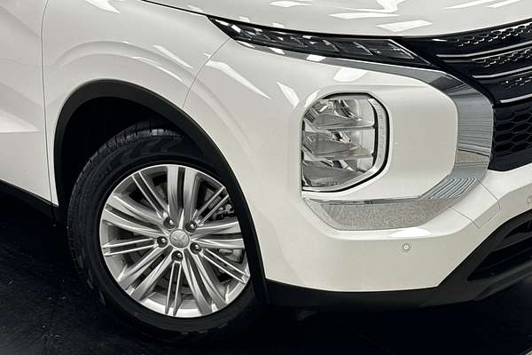 2023 Mitsubishi Outlander ES ZM