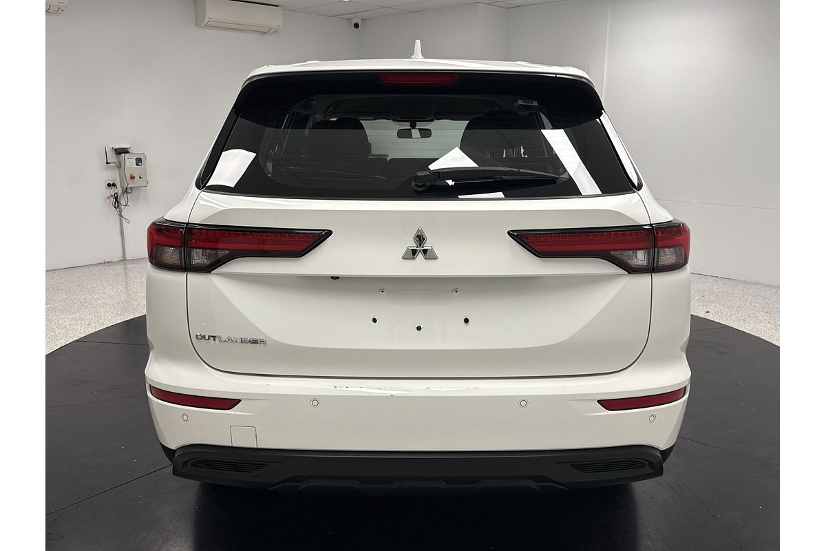2023 Mitsubishi Outlander ES ZM