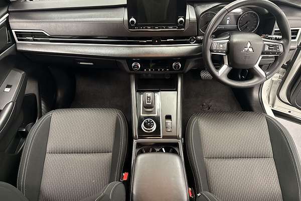 2023 Mitsubishi Outlander ES ZM