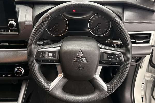 2023 Mitsubishi Outlander ES ZM