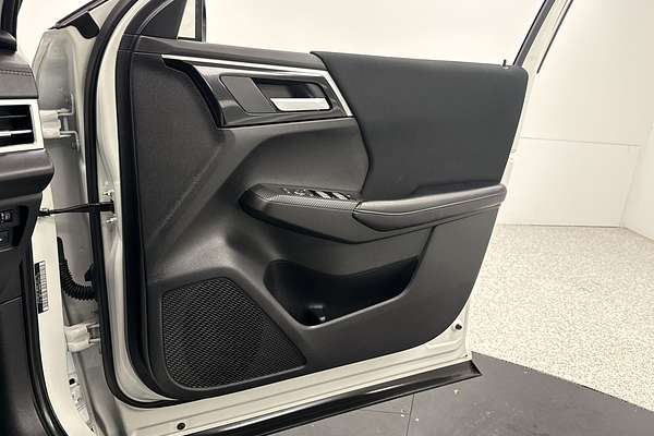 2023 Mitsubishi Outlander ES ZM