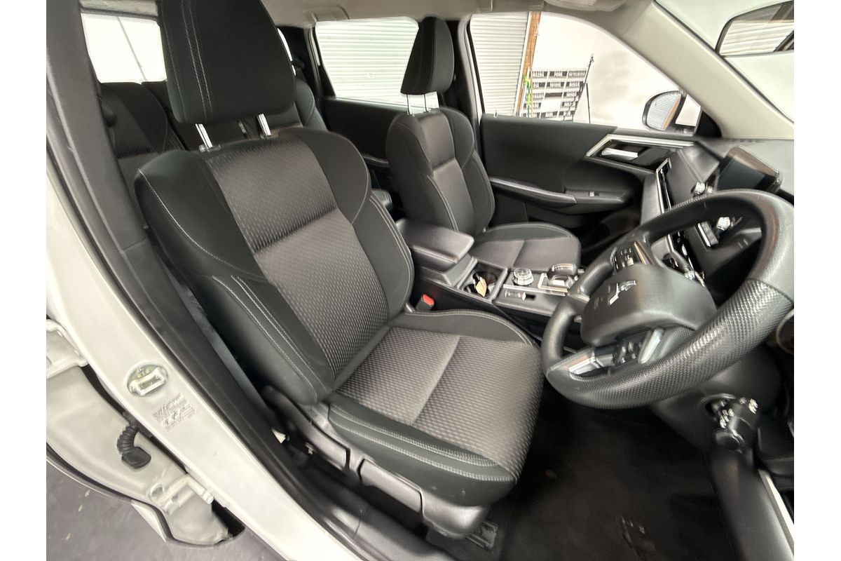 2023 Mitsubishi Outlander ES ZM