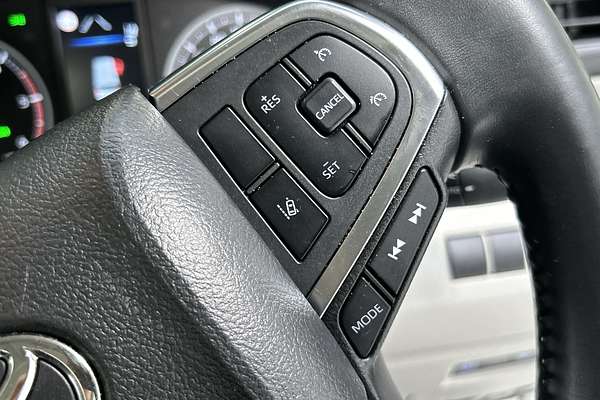 2022 Toyota Hiace Commuter GDH322R ELWB High Roof