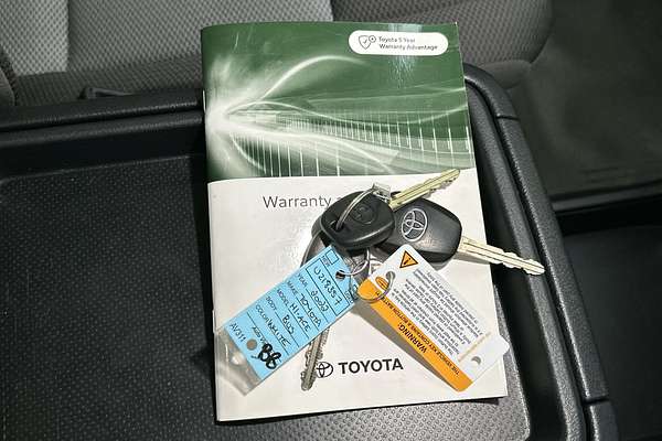 2022 Toyota Hiace Commuter GDH322R ELWB High Roof