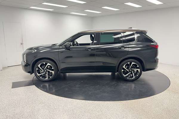 2022 Mitsubishi Outlander Exceed ZM