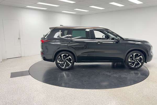 2022 Mitsubishi Outlander Exceed ZM