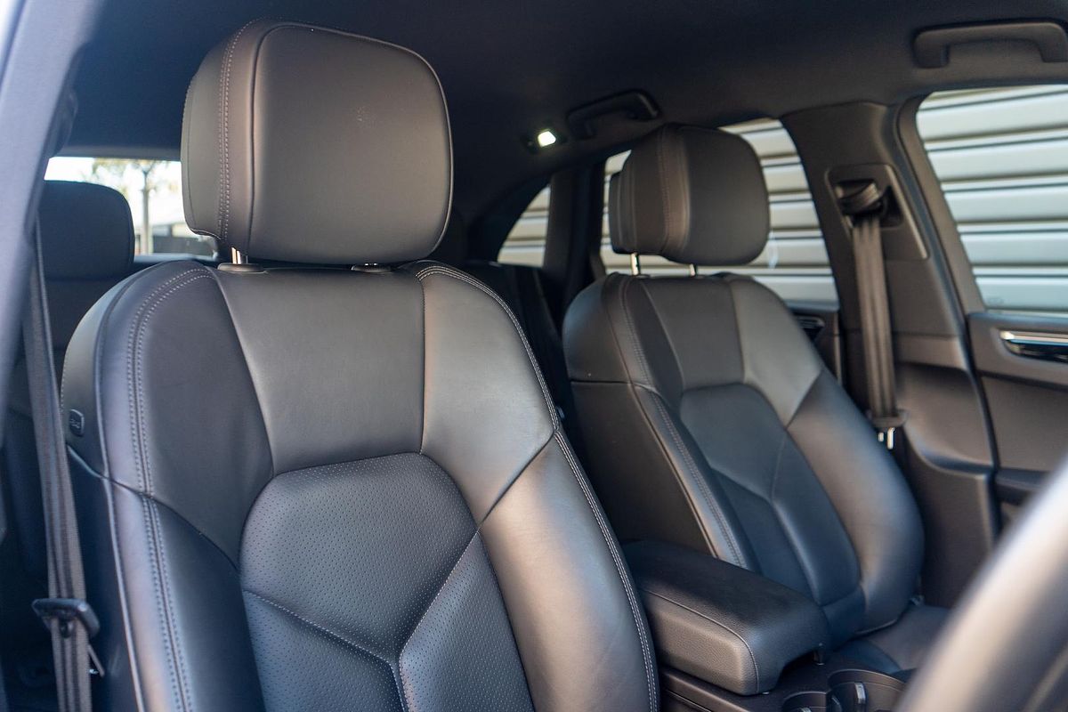 2022 Porsche Macan S 95B