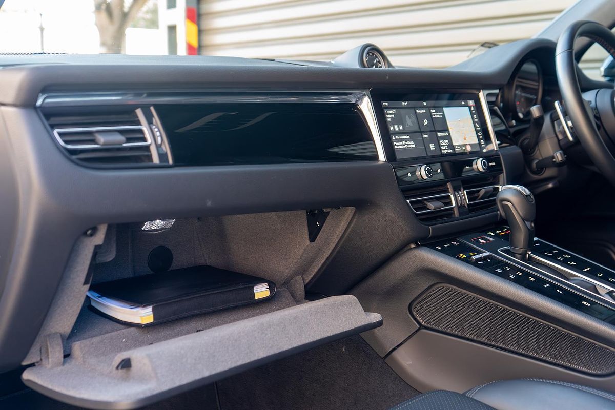 2022 Porsche Macan S 95B