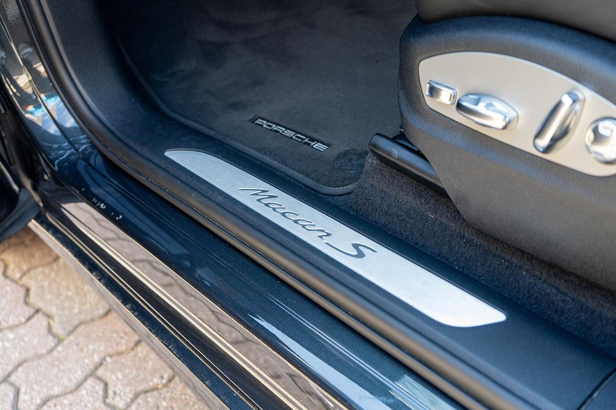 2022 Porsche Macan S 95B